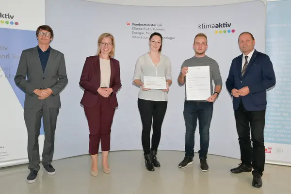 Im Bild: Klimaschutzministerin Leonore Gewessler, LHStv. Josef Geisler, DI Robert Taunmüller (Energie Tirol), Judith Triendl und Thomas Kogler