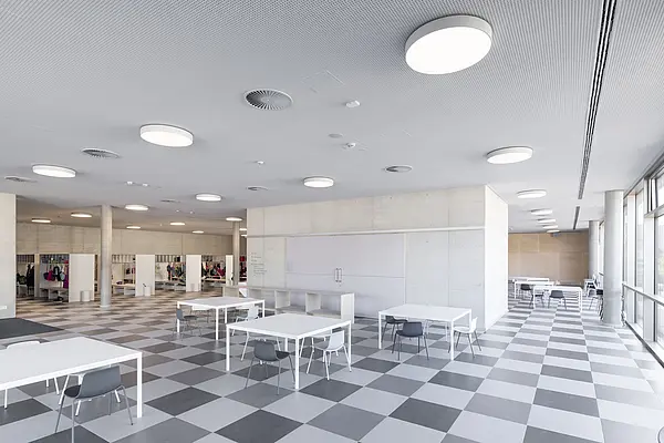 Volksschule und Dreifachturnhalle Kundl