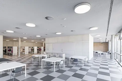 Volksschule und Dreifachturnhalle Kundl