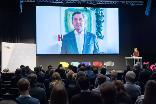 Videobotschaft bei einer Veranstaltung