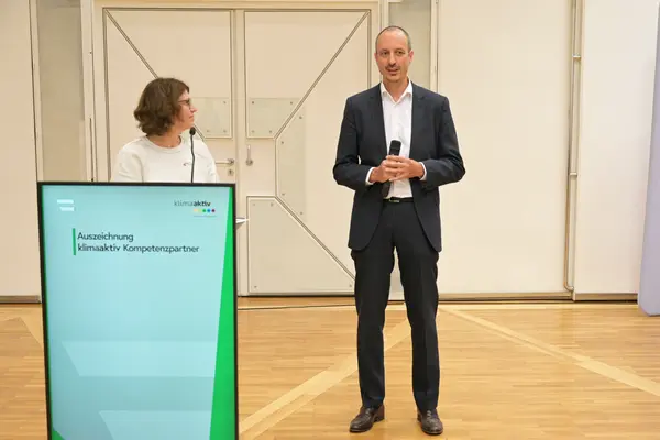 Im Bild: Barbara Alexander-Bittner, Sektionschef Jürgen Schneider