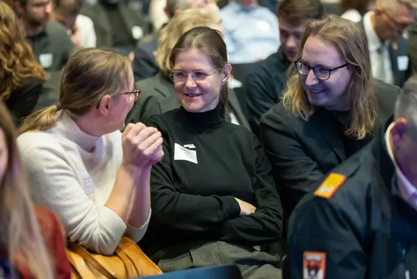 Besucher auf einer Veranstaltung