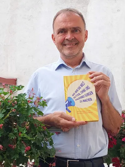 Autor Roger Hackstock mit neuem Klimabuch