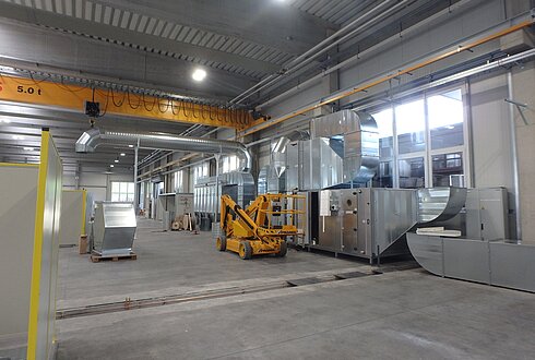 Absauganlage Aufbau in der Roth-Technik Austria Ges.m.b.H.