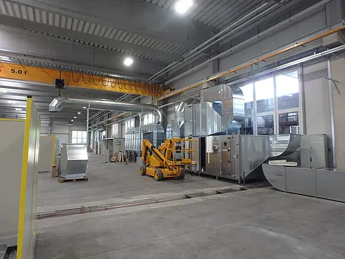 Absauganlage Aufbau in der Roth-Technik Austria Ges.m.b.H.