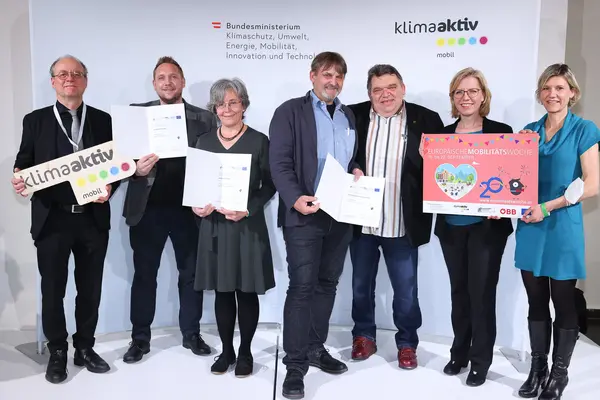 v.l.n.r.: Robert Thaler, Roman Mühl, Regina Stolze-Witting, Roman Kral, Christian Vymetal, Leonore Gewessler, Elke Kastner