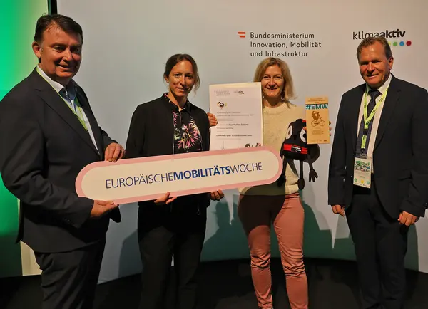 Im Bild: Ivonne Schwarte (Oberndorf bei Salzburg), Erich Rohrmoser (Vertreter des Österreichischen Städtebundes), Martin Huber (Vertreter des Österreichischen Gemeindebundes), Wiebke Unbehaun (BMIMI)