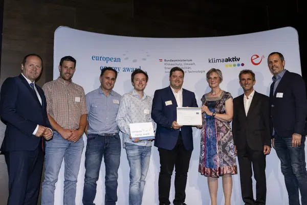 Bettina Bergauer (BMK), Helmut Strasser (e5 Österreich), Josef Geisler (LHStv.Tirol), René Schwaiger (Bgm.), Stefan Schroll, Matthias Schroll, Roland Zaß