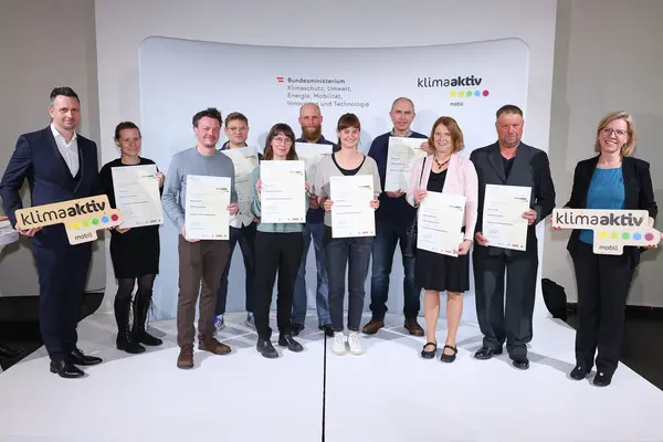 v.l.n.r.: Michael Nendwich, Marie Treipl, Philipp Schober, Raphael Volkmer, Laura Löchli, Jörg Ofner, Jelena Gaspar, Robert Fuchs, Andrea Danklmaier, David Candlin, Leonore Gewessler