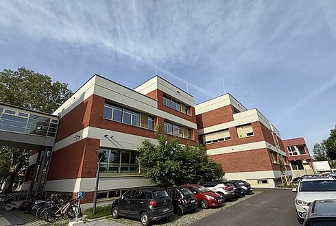 BRG Wr. Neustadt, Gröhrmühlgasse 27 Hauptgebäude