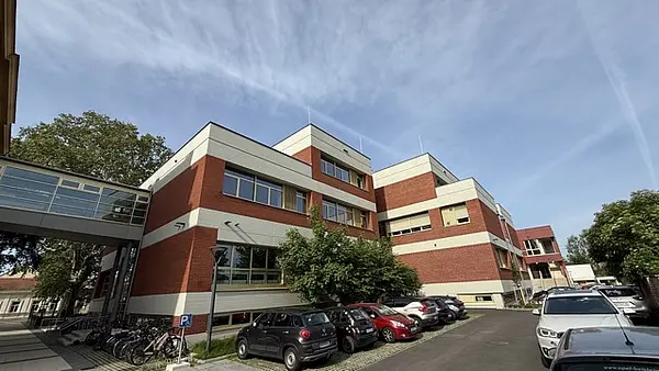 BRG Wr. Neustadt, Gröhrmühlgasse 27 Hauptgebäude