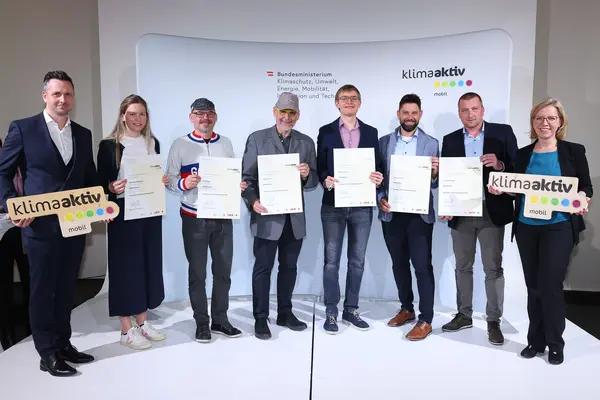 v.l.n.r.: Michael Nendwich, Aurelia Hollersbacher, Alec Hager, Walter Harm, Martin Huber, Andreas Hafner, Christoph Kellner, Leonore Gewessler
