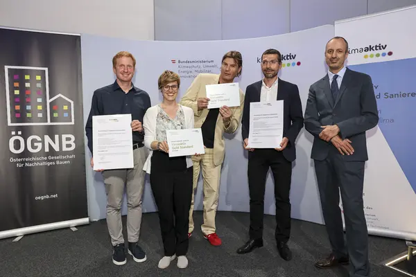 Ausgezeichnetes Projekt: Bürogebäude Hansenstraße 3, 1010 Wien<br /> Fertigstellung, 958 von 1000 klimaaktiv Punkten, klimaaktiv GOLD<br /><br />  Bauherrschaft: Virtus Sechzehn Beteiligungs GmbH<br /> Architektur: Architekten SOYKA/SILBER/SOYKA ZT GmbH<br /> Bauphysik: Bauphysik Scherpke<br /> Haustechnik: HMI Anlagenbau GmbH<br /> Projektsteuerung & örtliche Bauaufsicht: Tecno Office Consult ZT GmbH<br /> klimaaktiv Consultant: pulswerk GmbH