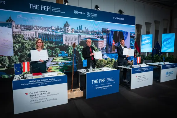 Leonore Gewessler, Robert Thaler und Wolfgang Mückstein präsentieren die Wiener Deklaration 