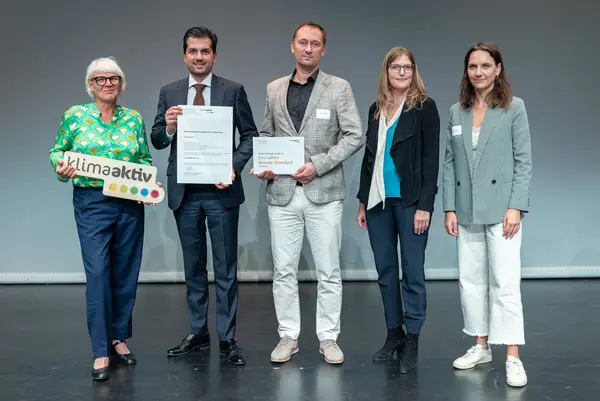 Darauf bauen wir: Sanierung und klimafitte Gebäude für die Zukunft! Auszeichnungsveranstaltung von klimaaktiv, ÖGNB und AGPB Gebäuden