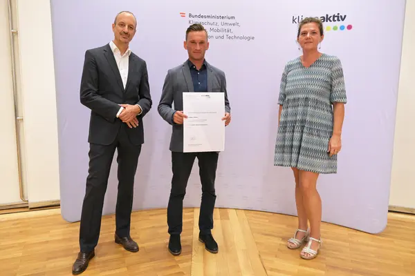 Im Bild von links nach rechts: Sektionschef Jürgen Schneider, Hubert Tieber, Gundula Weber
