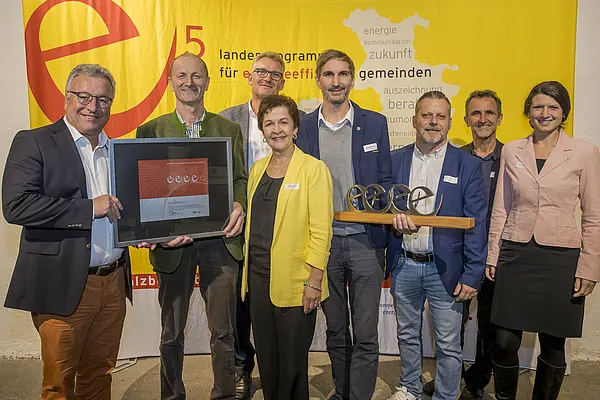 im Bild: Gemeinde St. Georgen: Heinrich Schellhorn, Bgm. Franz Gangl, Andreas Thalmaier, Petra Gillhofer, Matthias Hochradl, Franz Fellner, Helmut Strasser, Catherine Masilinger