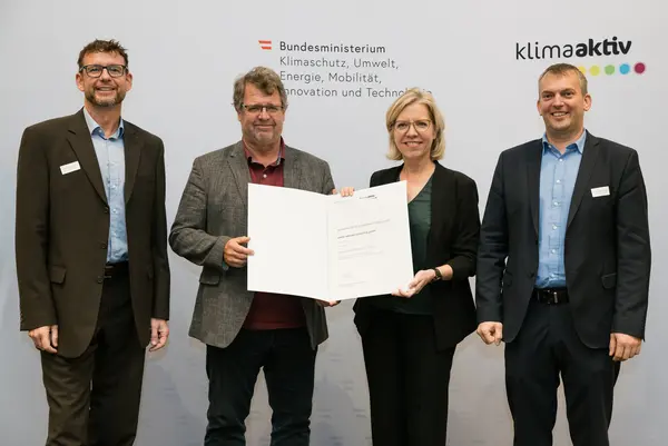 Auszeichnung von klimaaktiv Projektpartnern und Vorzeigebetrieben durch Klimaschutzministerin Leonore Gewessler (BMK)