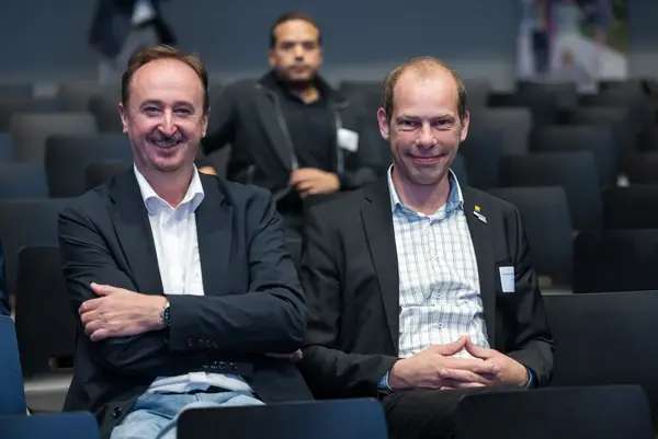 Besucher auf einer Veranstaltung