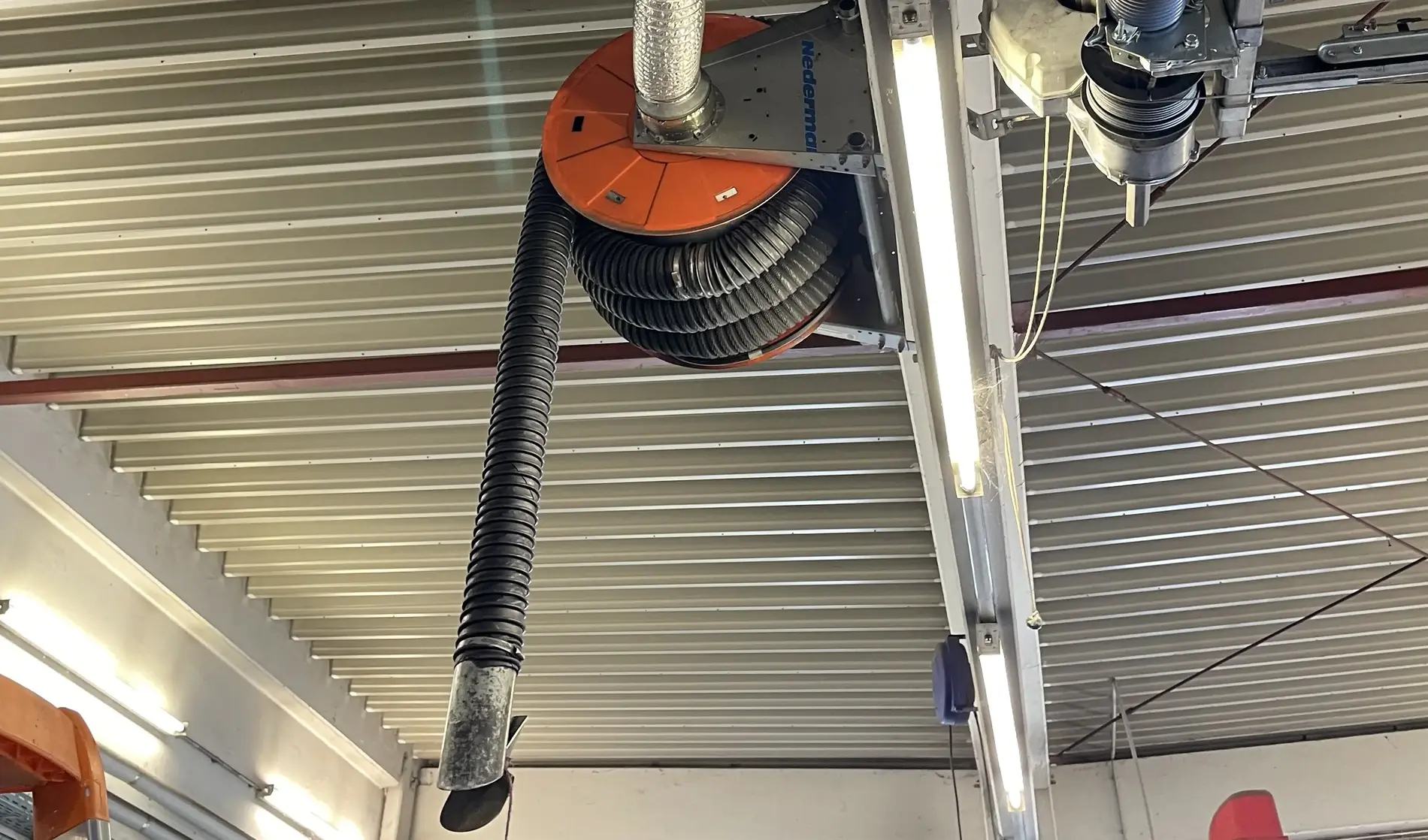 Absaugventilator in einem Produktionsbetrieb