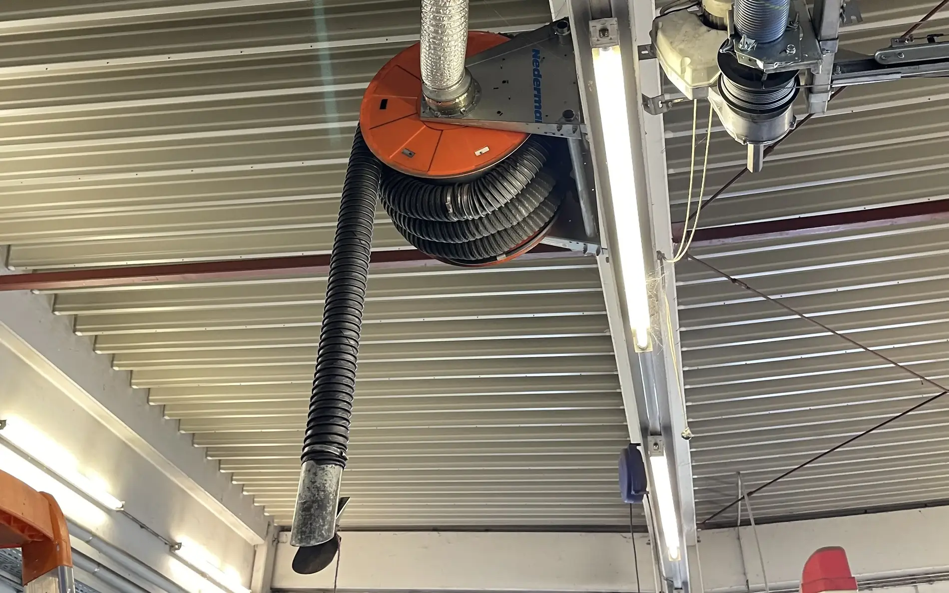 Absaugventilator in einem Produktionsbetrieb