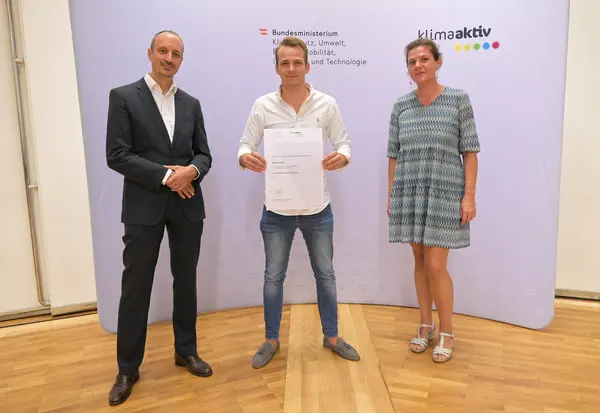 Im Bild von links nach rechts: Sektionschef Jürgen Schneider, Stefan Ortner, Gundula Weber