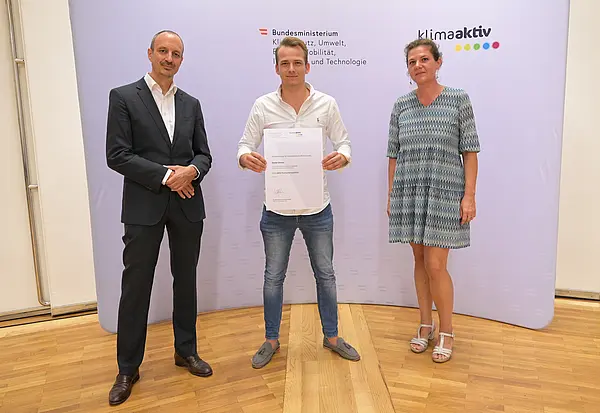 Im Bild von links nach rechts: Sektionschef Jürgen Schneider, Stefan Ortner, Gundula Weber