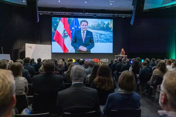 Videobotschaft bei einer Veranstaltung