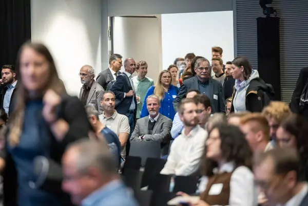 Besucher auf einer Veranstaltung