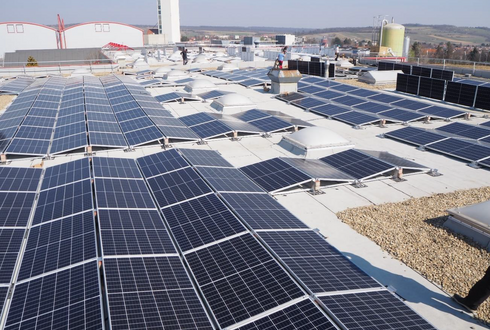 PV-Module am Dach der Kotányi GmbH