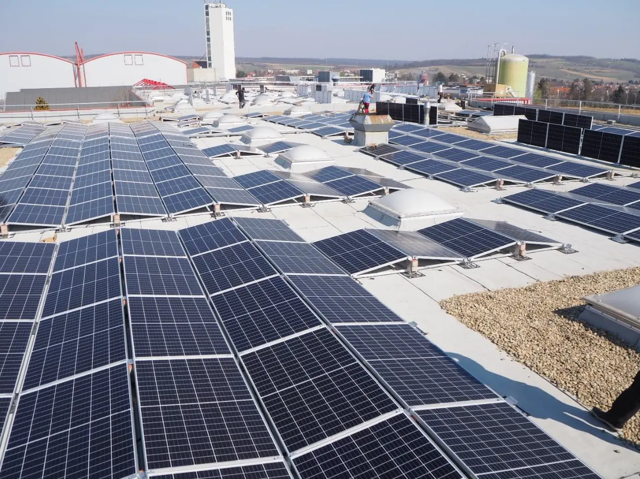 PV-Module am Dach der Kotányi GmbH