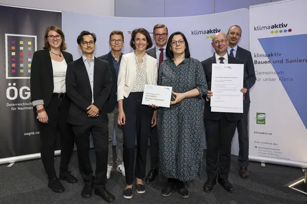 Ausgezeichnetes Projekt: Wohn- und Dienstleistungsgebäude Schichtgründe 4a, 1210 Wien<br /> Fertigstellung, klimaaktiv BRONZE<br /><br />  Bauherrschaft: ERSTE Immobilien KAG<br /> Architektur: DELTA Projektconsult GmbH<br /> Bauphysik: Vatter & Partner ZT-GmbH<br /> klimaaktiv Consultant: IBO – Österreichisches Institut für Bauen und Ökologie GmbH