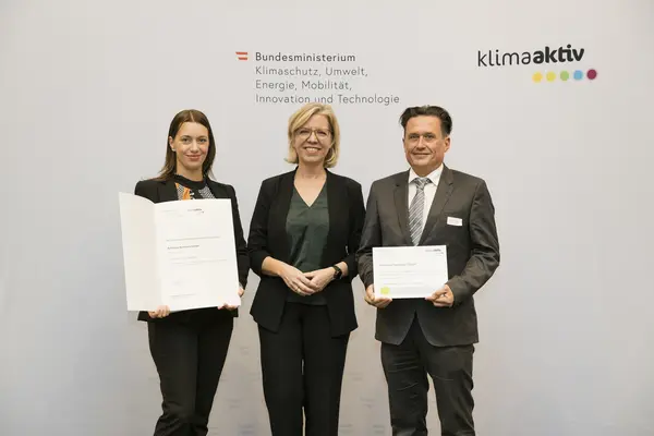 Auszeichnung von klimaaktiv Projektpartnern und Vorzeigebetrieben durch Klimaschutzministerin Leonore Gewessler (BMK)