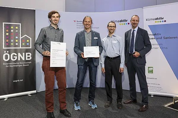 Ausgezeichnetes Projekt: BRG / BORG Lessinggasse, 1020 Wien<br /> Fertigstellung, 809 von 1000 klimaaktiv Punkten, klimaaktiv SILBER<br /><br /> Bauherrschaft: Bundesimmobiliengesellschaft m.b.H.<br /> Architektur: Burtscher Durig ZT GmbH<br /> Bauleitung: Projektbau GmbH<br /> Bauphysik, Haustechnik & klimaaktiv Consultant: Vasko + Partner Ingenieure<br />