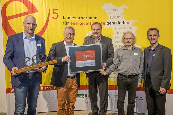 im Bild: Gemeinde Koppl: Stefan Kittl, Heinrich Schellhorn, Bgm. Rupert Reischl, Franz Leitner, Helmut Strasser