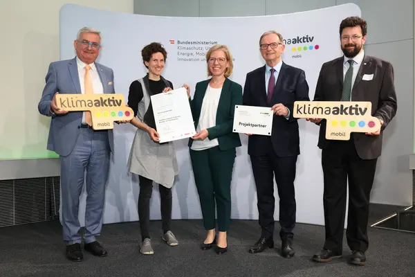 Auszeichnung klimaaktiv mobil Projektpartner:innen im Rahmen der THEPEP Konferenz