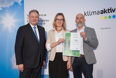 Auszeichnung MAHLE Filtersysteme Austria GmbH durch BM Rupprechter, 2017