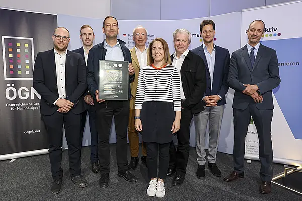 Ausgezeichnetes Projekt: Wohnen am Kulturbogen, 1220 Wien<br /> Fertigstellung, 801 von 1000 ÖGNB Punkten<br /><br />  Bauherrschaft: Wohnbauvereinigung GFW Gemeinnützige GmbH<br /> Architektur: F+P Architekten ZT GmbH<br /> Bauphysik & Haustechnik: Dr. Ronald Mischek ZT GmbH<br /> ÖGNB Consultant: bauXund forschung und beratung gmbh<br />