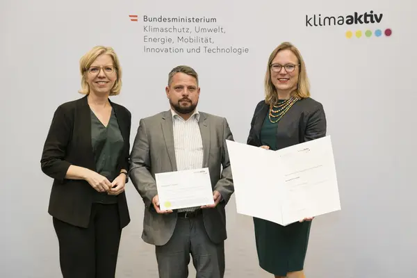 Auszeichnung von klimaaktiv Projektpartnern und Vorzeigebetrieben durch Klimaschutzministerin Leonore Gewessler (BMK)