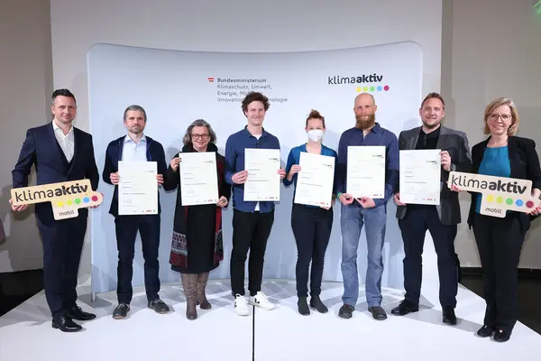 v.l.n.r.: Michael Nendwich, Gusztav Puhr, Petra Osterer, Sebastian Nemeth, Marlene Mellauner, Jörg Ofner, Roman Mühl, Leonore Gewessler