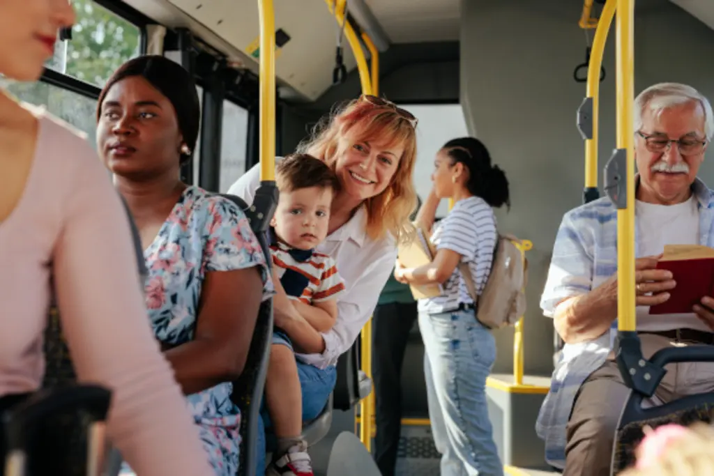 Bus_fahren_mit_Kind_kombination_zu_fuss_bernardbodo