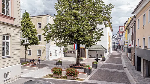 Neu gepflasterter Egger-Lienz-Platz in Lienz
