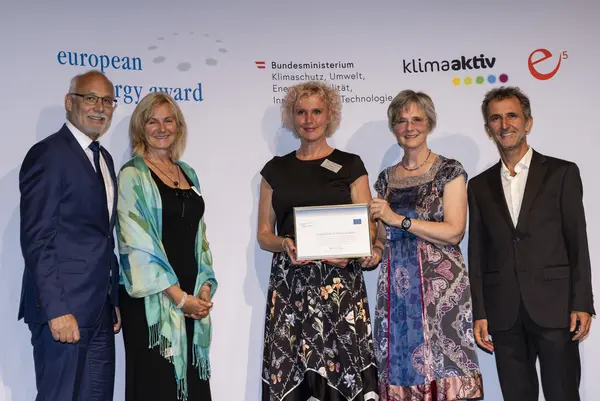 Bettina Bergauer (BMK), Helmut Strasser (e5 Österreich), Alfred König (e5 Steiermark), Günther Mitterer (Bgm.), Evi Huber (Vzbgm.), Karin Schönegger,.