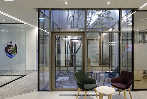 Gebäude mit Erste Bank Filiale Mistelbach