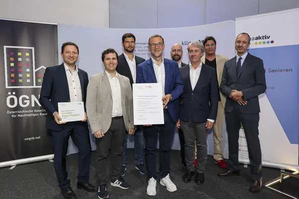 Ausgezeichnetes Projekt: Wohngebäude Urschenböckgasse 3, 1030 Wien<br /> Fertigstellung, klimaaktiv BRONZE<br /><br /> Bauherrschaft: SÜBA Bau und Projekterrichtungs GmbH<br /> Eigentümervertreter:in: Auris Immo Solutions GmbH<br /> Architektur: Architekten Maurer & Partner<br /> Bauphysik: DI Alexander Katzkow & Partner GmbH<br /> Haustechnik Böhm Gebäudetechnik<br /> Bauleitung: Hazet Bauunternehmung GmbH h<br /> klimaaktiv Consultant: ALLPLAN GmbH<br />