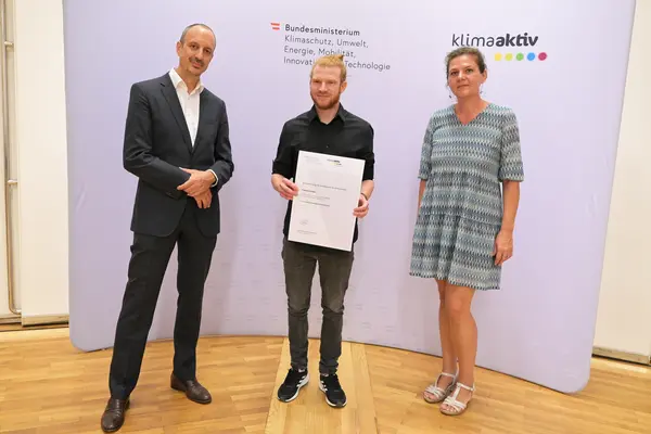 Im Bild von links nach rechts: Sektionschef Jürgen Schneider, Fabian Kerber, Gundula Weber