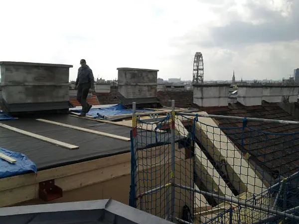 Plus-Energie-Dachausbau Ybbsstraße Hoftrakt