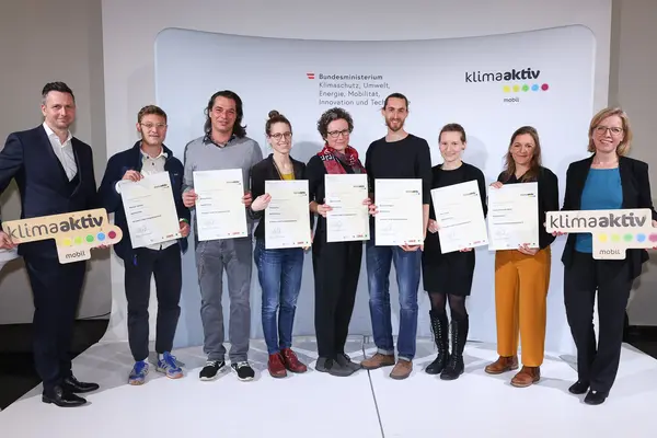 v.l.n.r.: Michael Nendwich, Raphael Volkmer, Bernhard Blum, Mirta Surlina, Beatrice Stude, Bernhard Wögerer, Marie Treipl, Ursula Witzmann-Müller, Leonore Gewessler