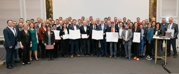 Gruppenfoto der ausgezeichneten klimaaktiv Betriebe 2023