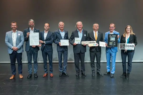 Darauf bauen wir: Sanierung und klimafitte Gebäude für die Zukunft! Auszeichnungsveranstaltung von klimaaktiv, ÖGNB und AGPB Gebäuden